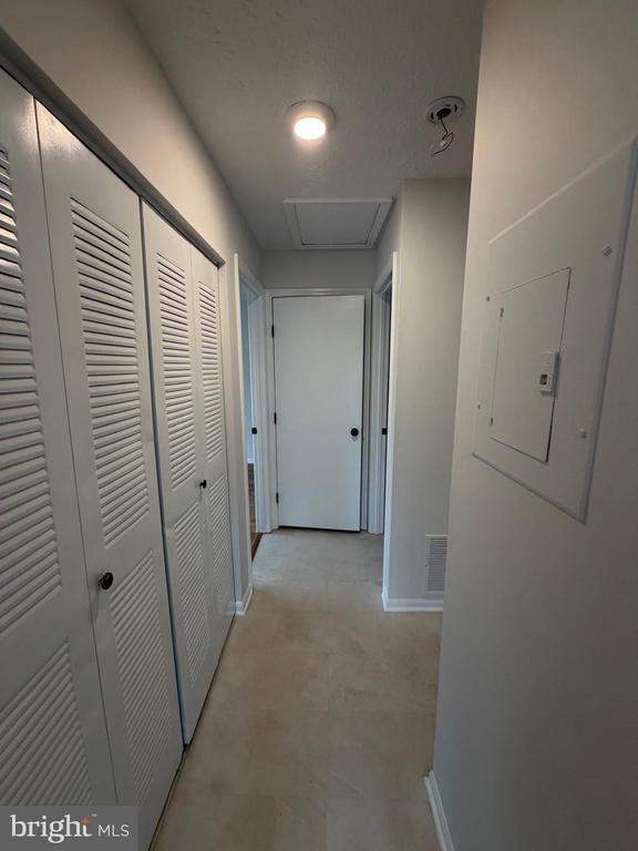 Building Photo - 133 Kenwood Dr