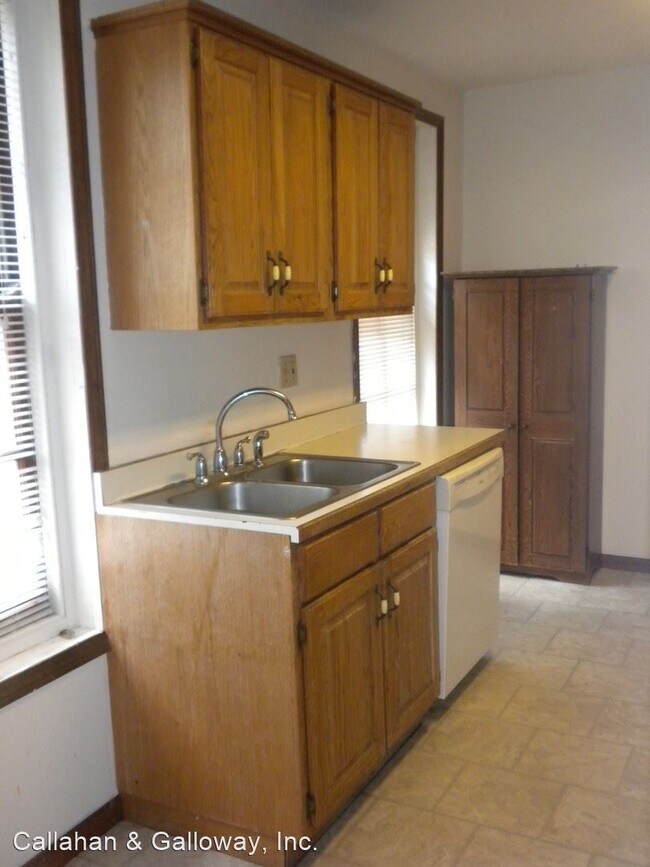 Building Photo - 1410 University Ave