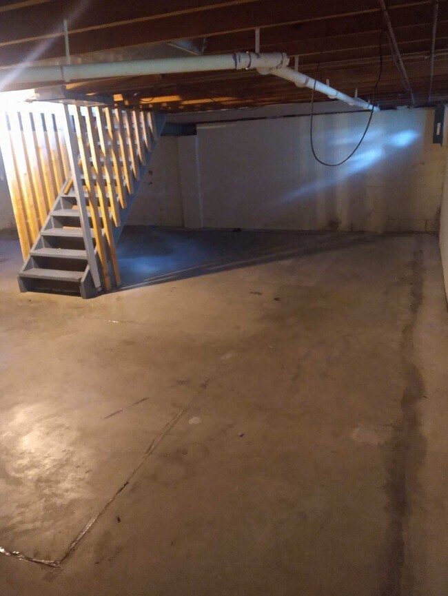 Building Photo - 615 Farmstead Ln