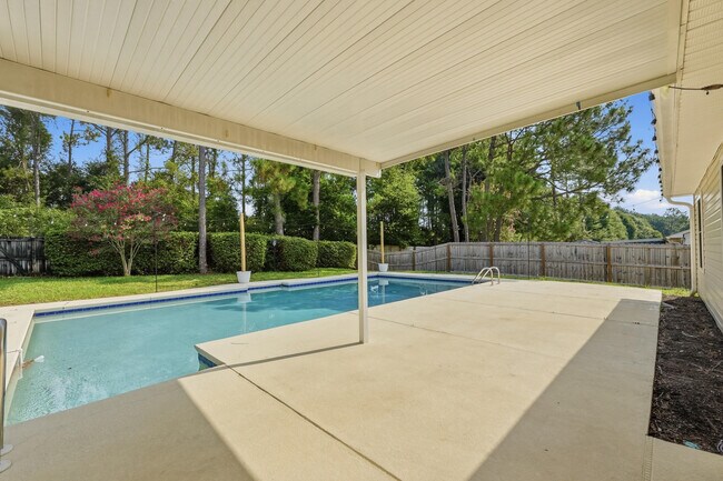Building Photo - 1243 Jefferyscot Dr