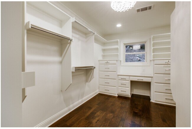 Building Photo - 4024 Inwood Rd