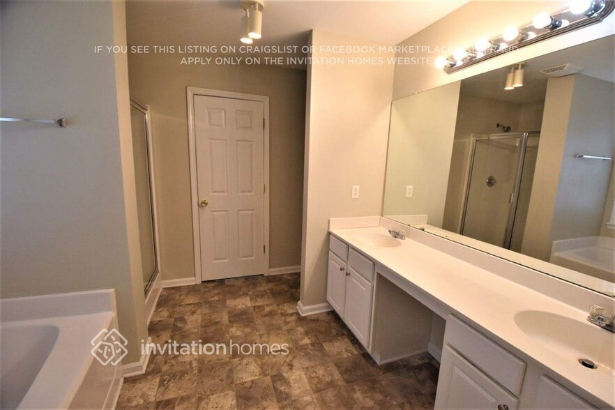 Building Photo - 7376 Blue Jay Way