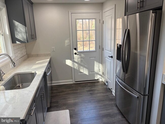 Building Photo - 1806 Johnson Rd