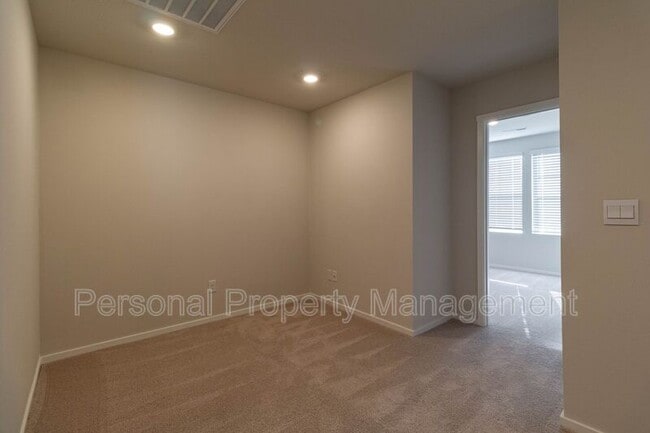 Building Photo - 13722 NE 67th Wy