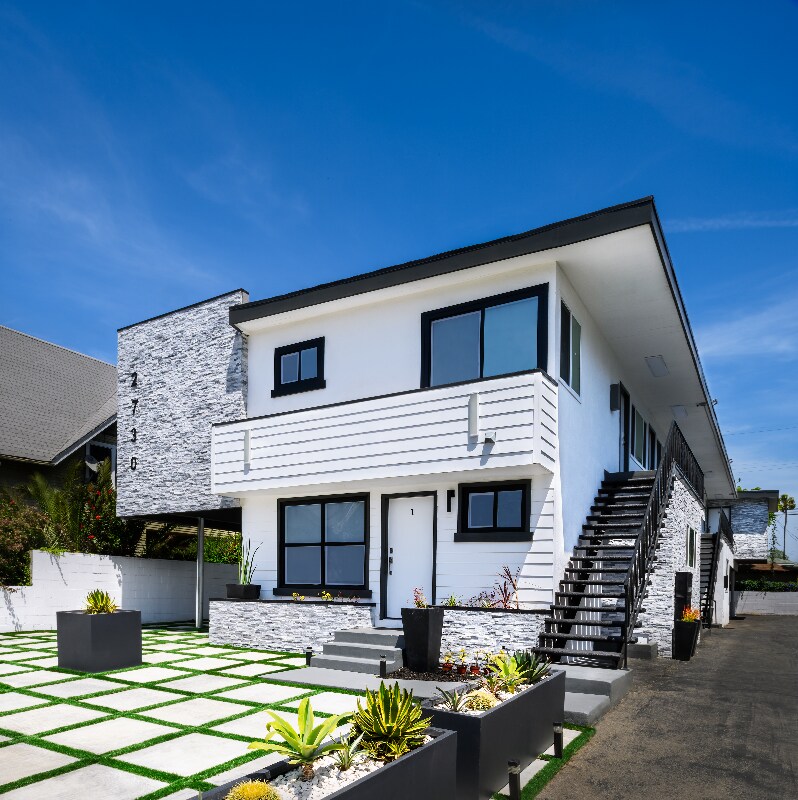 Building Photo - 2730 Raymond Ave