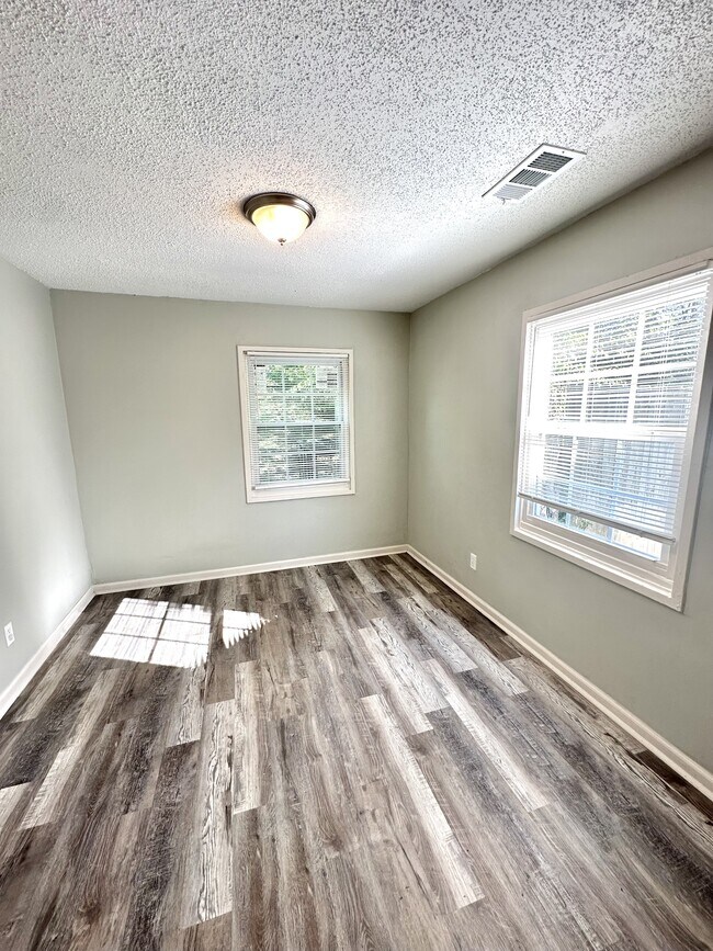 Building Photo - 1423 33rd St Ensley