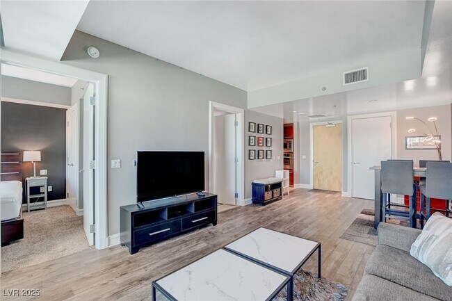 Building Photo - 2700 S Las Vegas Blvd