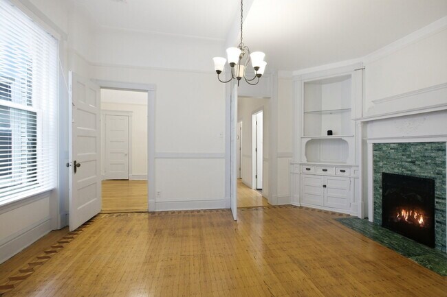 Building Photo - 2522 N Burling St