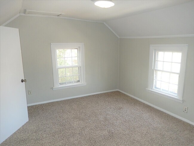 Building Photo - 1015 Oberlin Rd