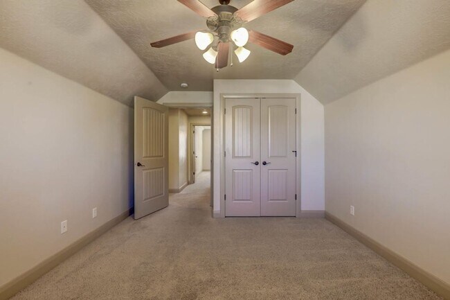 Building Photo - Beautifully Designed 5 Bedroom Home in Was...