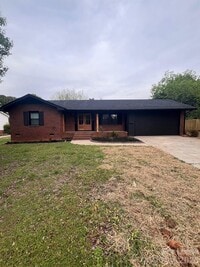 Building Photo - 4012 Belshire Ln