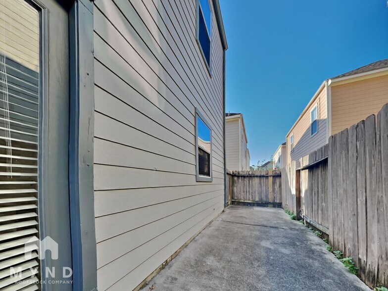 Building Photo - 3734 Ashford Villa Ln