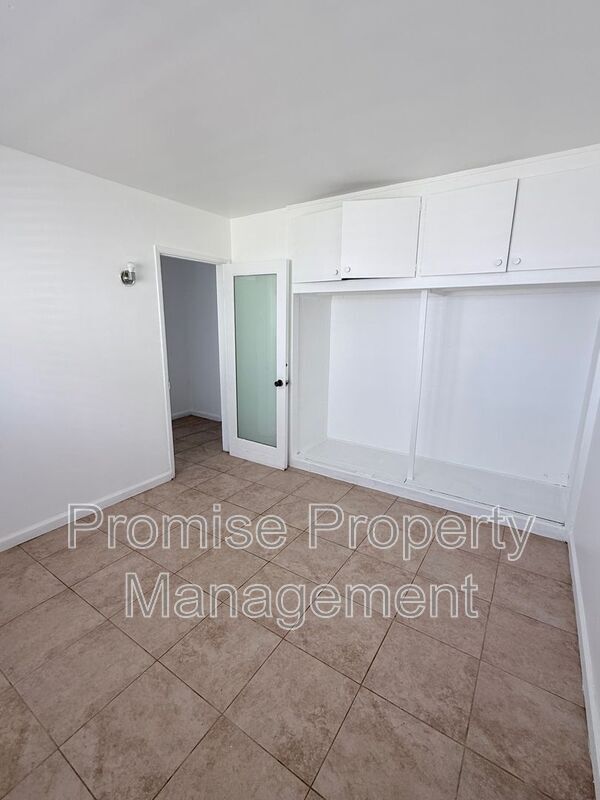 Building Photo - 303-307 S. Myers