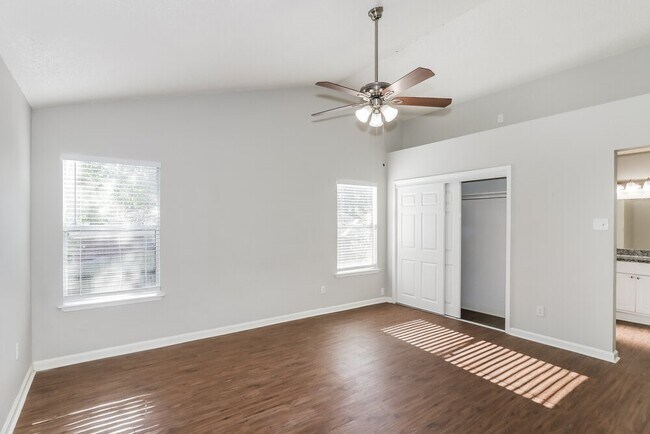 Building Photo - 18711 Droitwich Dr