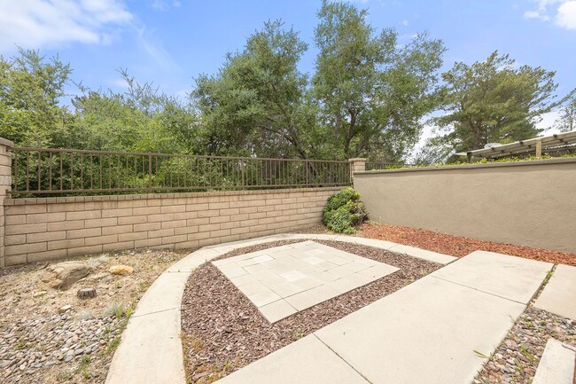 Building Photo - 631 S Glenhurst Dr