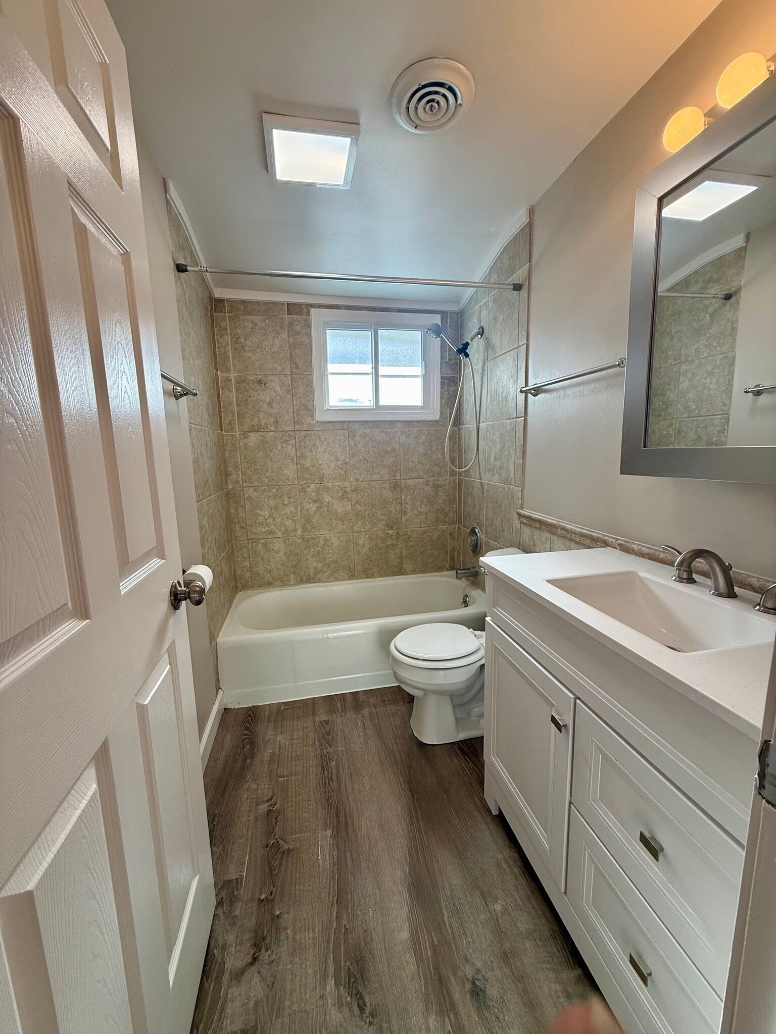 Building Photo - 1805 Baird St