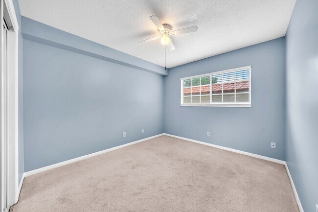 Building Photo - 2100 W Beach Dr