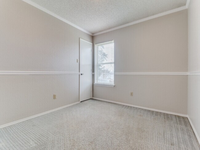 Building Photo - 7124 Summerset Dr