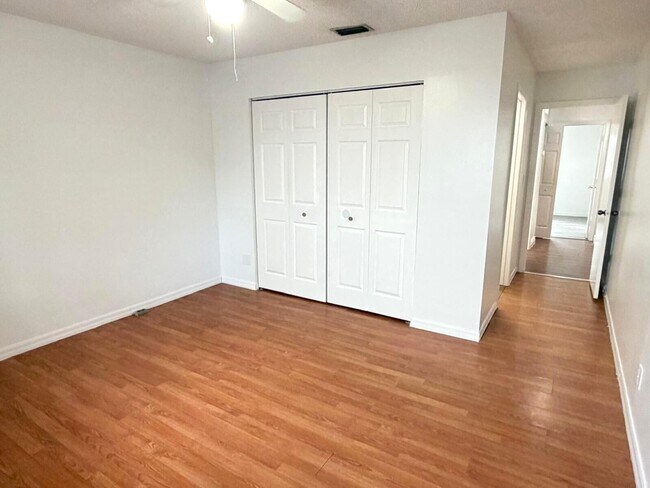 Building Photo - 3808 Inlet Cir