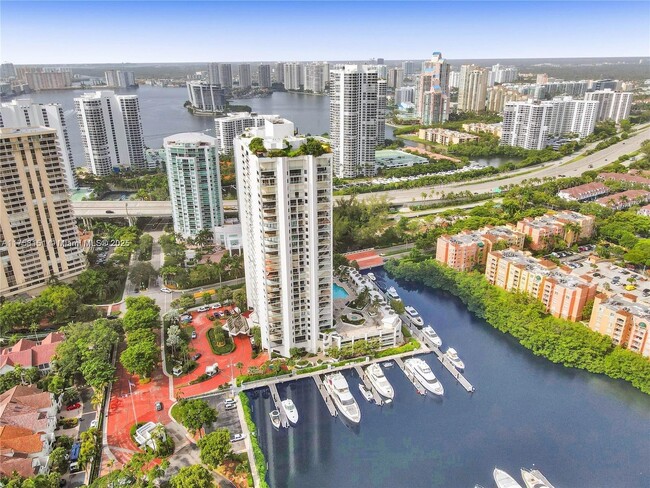 Building Photo - 19500 Turnberry Way