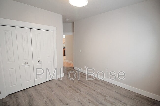 Building Photo - 2271 E Powder River St