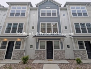 Building Photo - New 3 Bed 3 Bath Townhome