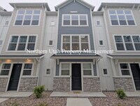 Building Photo - New 3 Bed 3 Bath Townhome