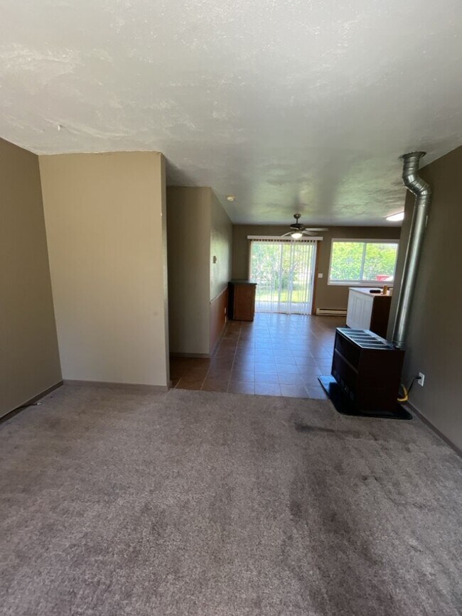 Building Photo - 5408/5410 Helen Ct
