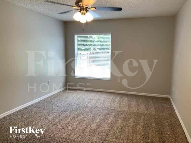 Building Photo - 3031 Hallow Dr