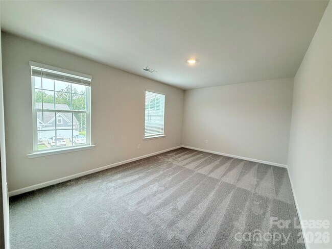 Building Photo - 6337 Fairfax Ct
