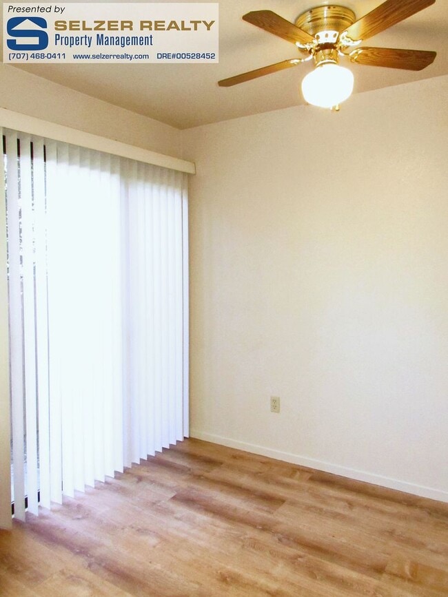 Building Photo - 880 S Orchard Ave