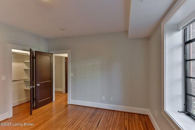 Building Photo - 1411 Willow Ave
