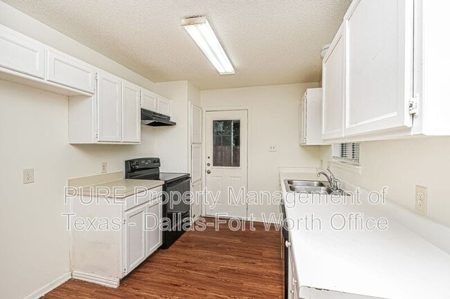 Building Photo - 7527 Windhaven Rd