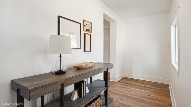 Building Photo - 407 W 1st Ave