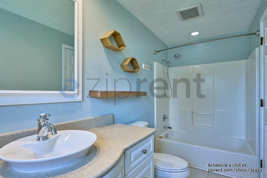Building Photo - 17465 NW Carl Ct