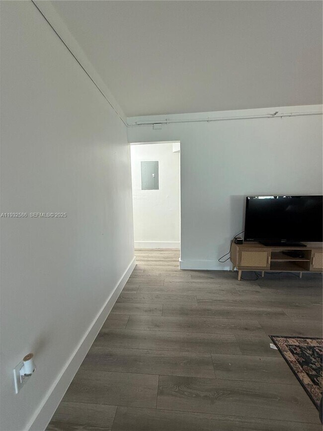 Building Photo - 2706 Montego Dr