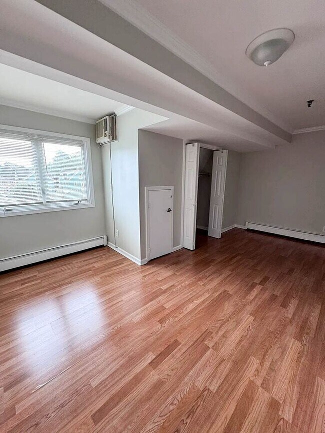 Building Photo - 678 Savin Ave