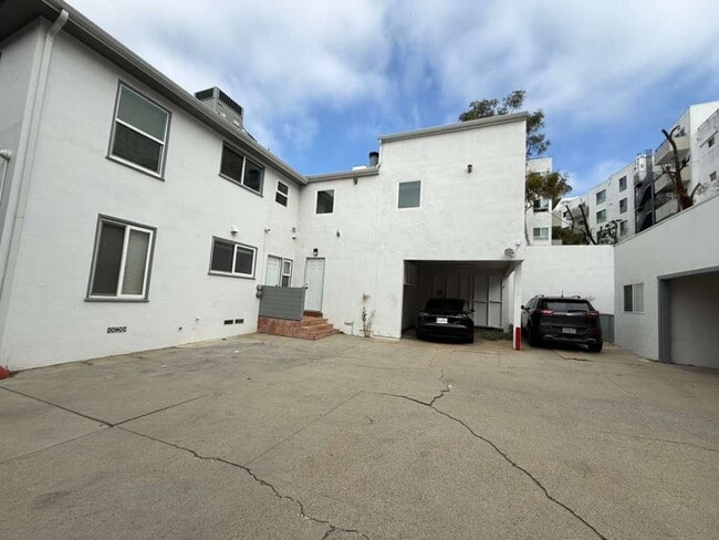 Building Photo - 442 Kelton Ave