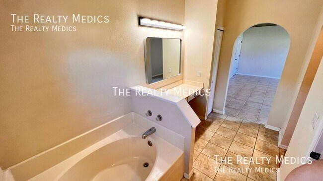 Building Photo - 14405 Lake Price Dr