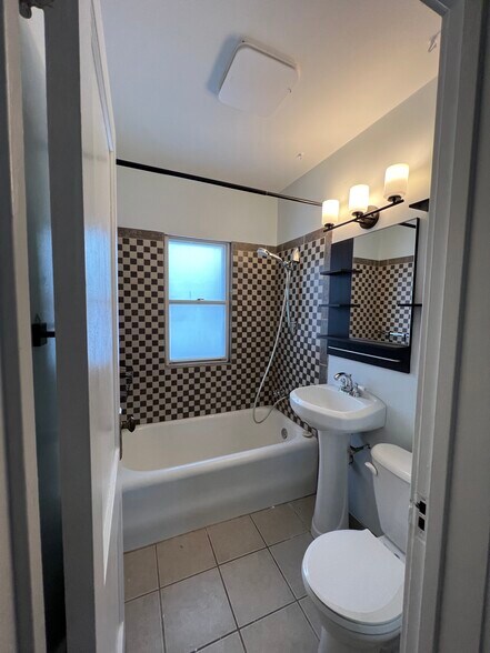 Bathroom - 1015 20th Ave SE