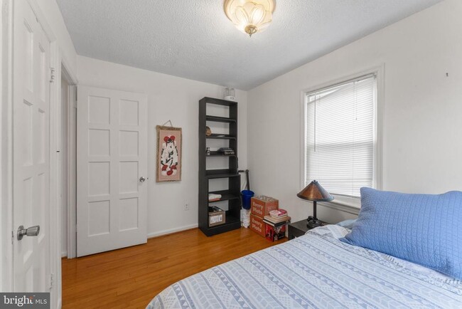 Building Photo - 5816 N Kings Hwy