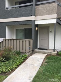 Building Photo - 2871 S Fairview St