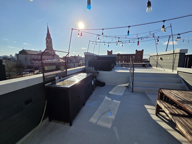 Building Photo - 1227 N Leithgow St