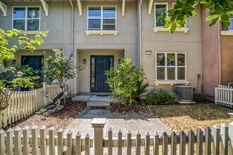 Building Photo - 4-Bedroom Townhome in San Jose!