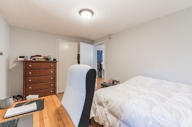 Building Photo - 136 Chiswick Rd