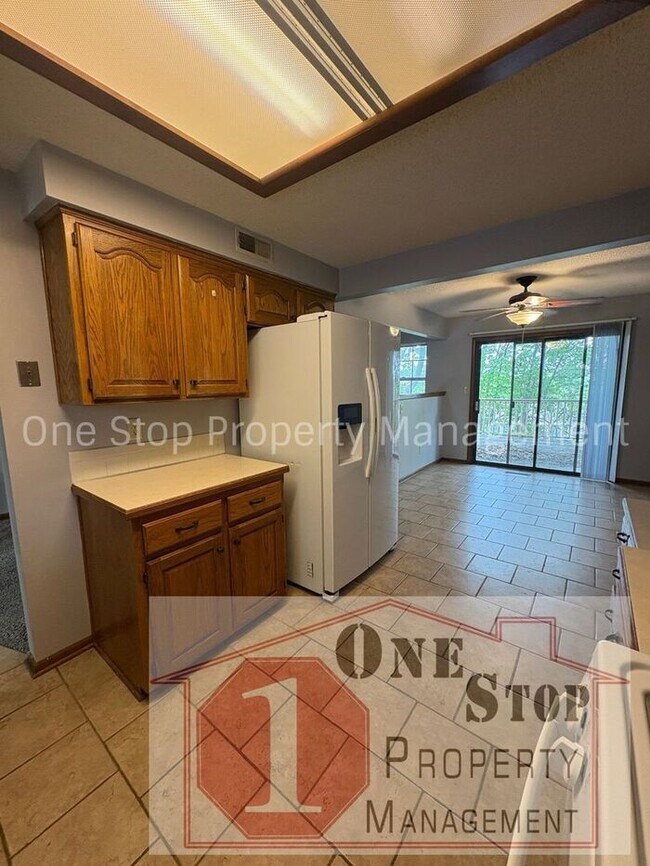 Building Photo - Beautiful 3 Bedroom / 2 Bathroom House in Blue Springs!