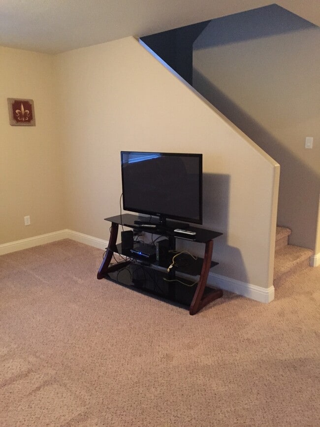 Building Photo - 3 BEDROOM, 2.5 BATHROOM SADDLE RIDGE TWIN HOME WITH 2 CAR ATTACHED GARAGE