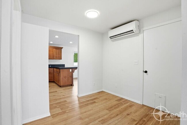 Building Photo - 13801 NE 40th St