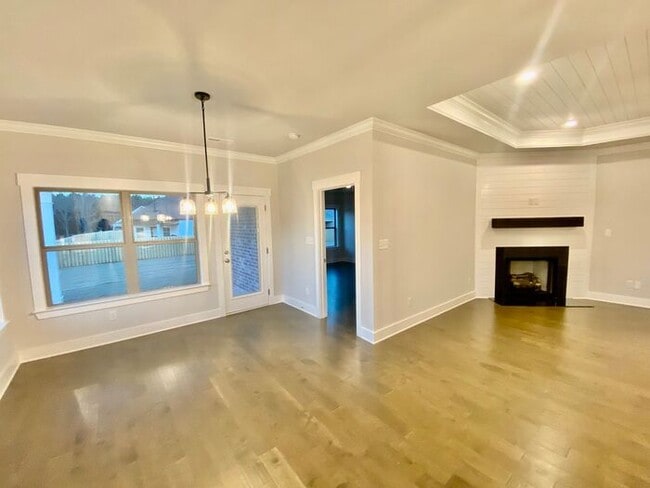 Building Photo - Great location in Athens