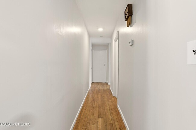 Building Photo - 422 Shady Ln